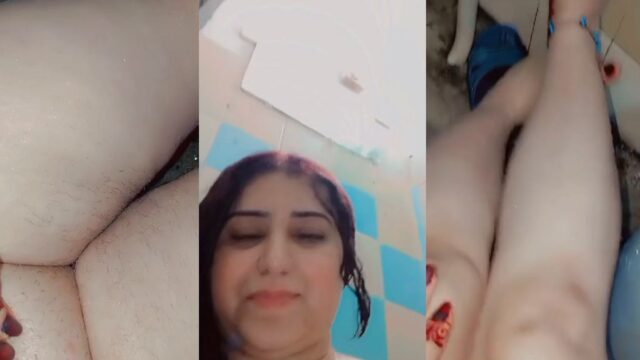 Mature desi lady bathing and full nude wet show